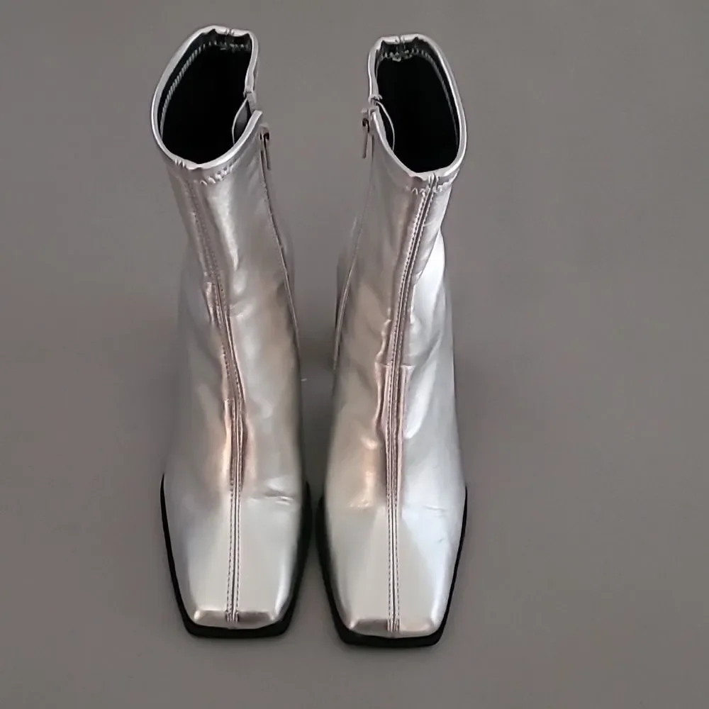 Gianni Bini Women's Border-Line Silver Metallic Block Heel Booties 7M